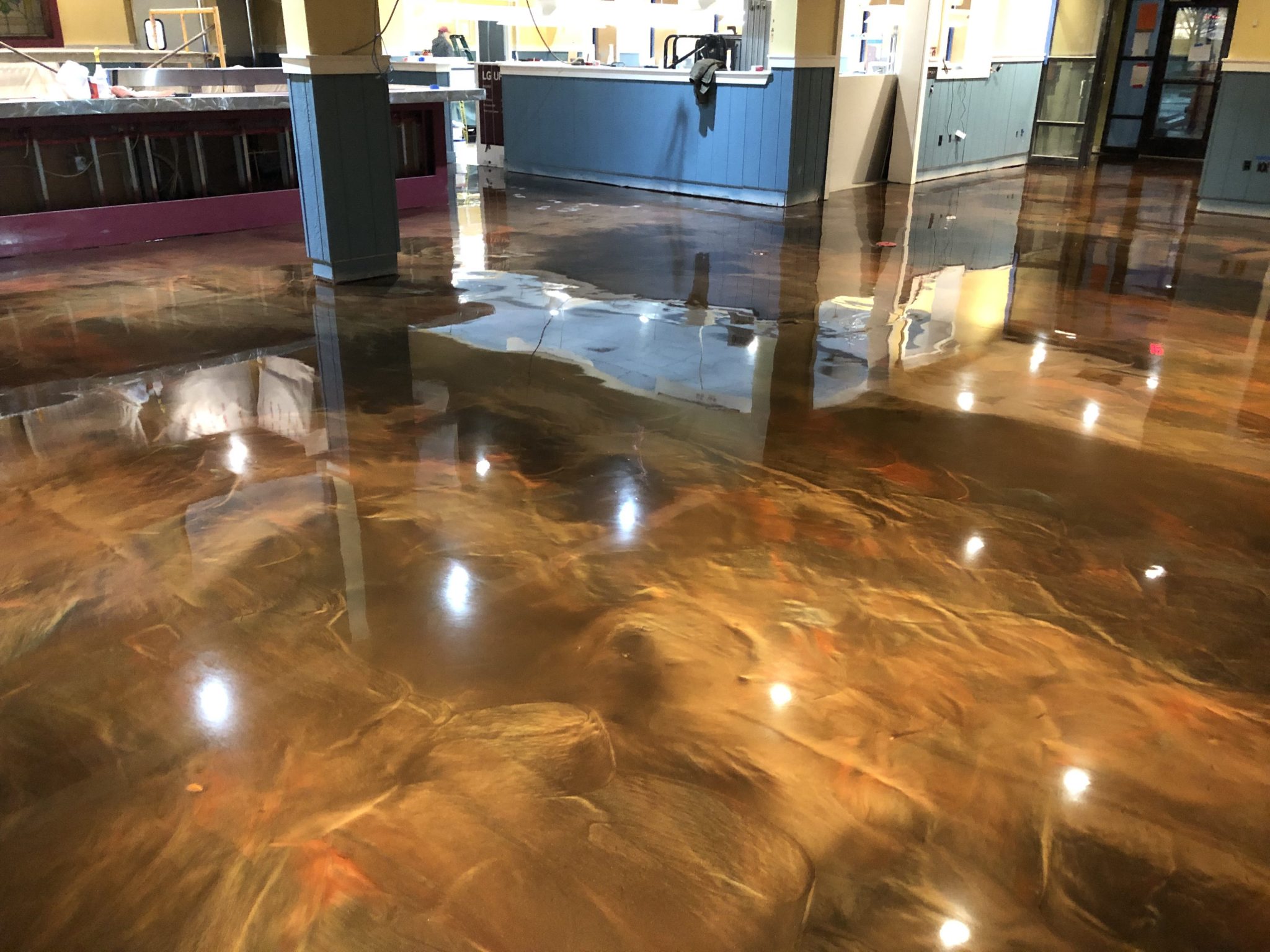 What is the difference between epoxy flooring and polyurethane flooring